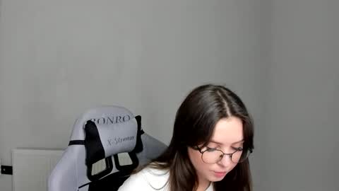 Snapshot of mary_wave_ chatting on 05/19/26, 06:31 Alice online show from 05/19/26, 06:31