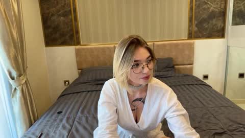 maryharriss online show from 12/18/25, 01:33