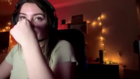 Annie online show from 04/21/26, 06:12