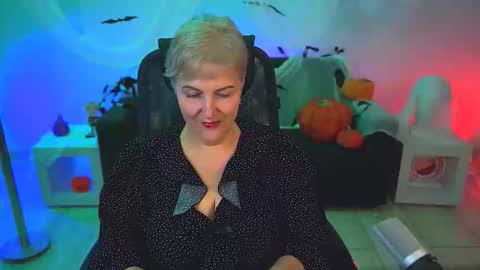 Snapshot of marymogan chatting on 10/22/25, 07:30 marymogan online show from 10/22/25, 07:30