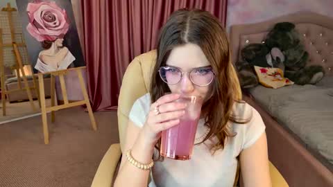 Snapshot of marymoorre chatting on 11/23/25, 08:19 Mary online show from 11/23/25, 08:19