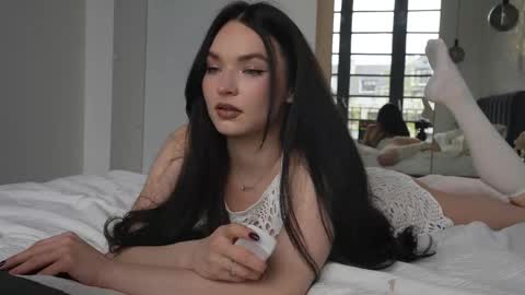 Snapshot of marypsiss chatting on 04/21/26, 10:10 Marina online show from 04/21/26, 10:10