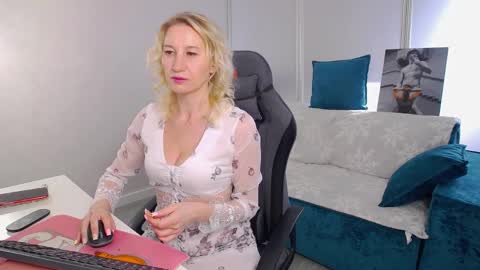 Snapshot of marysantamonika chatting on 04/05/26, 01:41 Mary online show from 04/05/26, 01:41