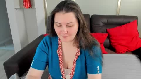 Snapshot of maryswon chatting on 10/13/25, 06:41 Mary online show from 10/13/25, 06:41