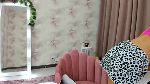 Luucy UTC1 Mon Tue Wed Thu Fri 0500-1130 online show from 09/17/25, 03:08