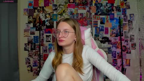 maryyy_may online show from 09/19/25, 04:29