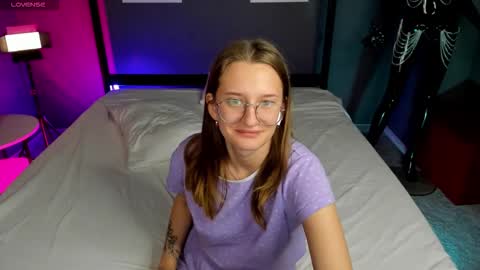 maryyy_may online show from 10/04/25, 07:50