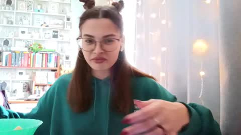 Kelly online show from 03/25/26, 06:08