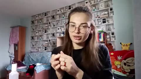 Kelly online show from 04/10/26, 07:24