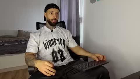 masculineguy69 online show from 11/17/25, 10:32