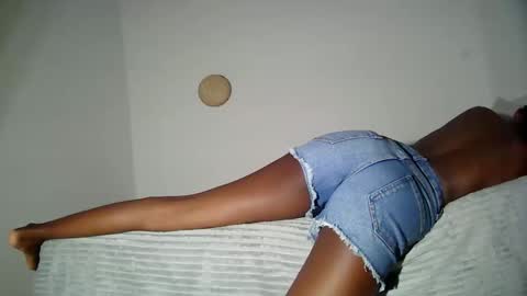 Snapshot of masked_shy_girl chatting on 04/26/26, 02:15 masked_shy_girl online show from 04/26/26, 02:15