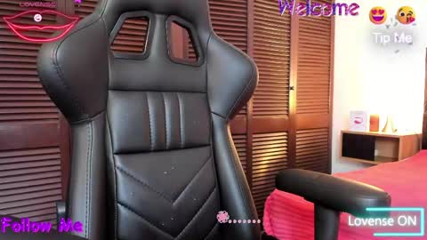 Snapshot of maskedgirl01 chatting on 05/27/26, 06:38 Scarlet online show from 05/27/26, 06:38