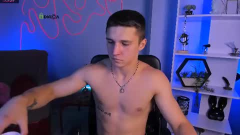 Snapshot of mason_drake_ chatting on 07/10/26, 05:56 Drake online show from 07/10/26, 05:56