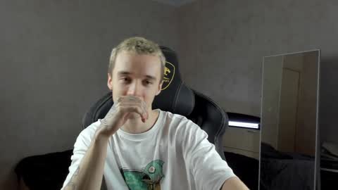 Snapshot of mason_warhol chatting on 12/13/24, 06:59 Mason online show from 12/13/24, 06:59