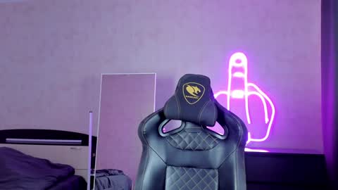 Snapshot of mason_warhol chatting on 12/19/24, 06:01 Mason online show from 12/19/24, 06:01