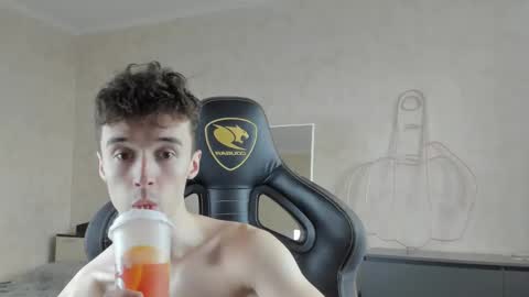 Snapshot of mason_warhol chatting on 10/12/25, 01:32 Mason online show from 10/12/25, 01:32