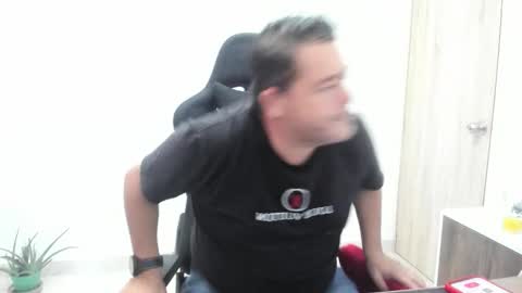 Snapshot of massimo_danger chatting on 10/28/25, 07:05 massimo_danger online show from 10/28/25, 07:05