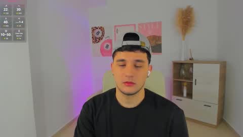 Snapshot of massimo_fiore chatting on 02/13/26, 09:44 Massimo online show from 02/13/26, 09:44