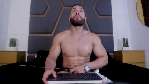 Massimo online show from 12/17/25, 03:56