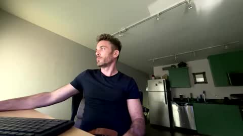 Snapshot of master_louie chatting on 11/03/25, 07:48 muskyjockdick online show from 11/03/25, 07:48