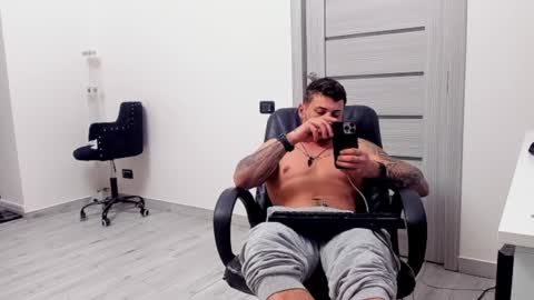 Snapshot of masterchris12 chatting on 12/04/24, 11:46 masterchris12 online show from 12/04/24, 11:46