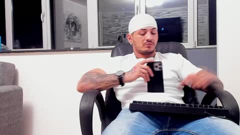 Snapshot of masterchris12 chatting on 12/11/24, 12:12 masterchris12 online show from 12/11/24, 12:12