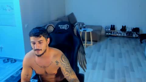 Snapshot of masterchris12 chatting on 10/28/25, 09:50 masterchris12 online show from 10/28/25, 09:50