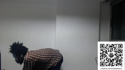 Snapshot of masterdomfuck chatting on 04/21/26, 02:51 Masterdomfuck online show from 04/21/26, 02:51