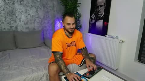 Snapshot of masterkingmuscle chatting on 09/17/25, 08:21 masterkingmuscle online show from 09/17/25, 08:21