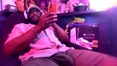 Snapshot of mastermarvel22 chatting on 02/19/26, 07:15 BlackMarvel online show from 02/19/26, 07:15