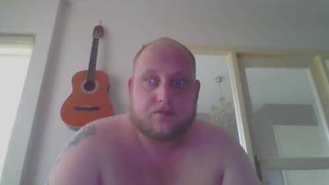 Snapshot of mastrubeertje1988 chatting on 09/30/25, 10:09 mastrubeertje1988 online show from 09/30/25, 10:09