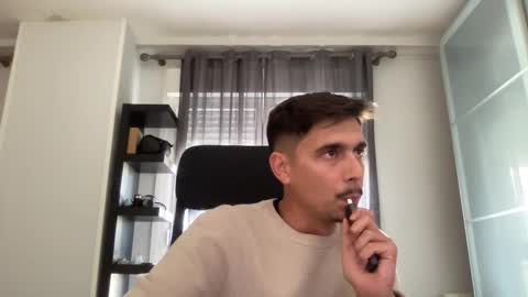 Aaron online show from 10/16/25, 01:56