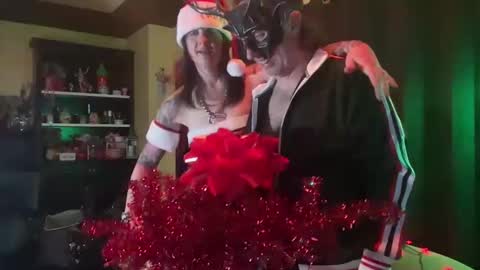 Snapshot of matchingtracksuits chatting on 12/11/24, 01:37 Jer and Kel online show from 12/11/24, 01:37