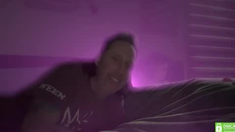 Snapshot of matchingtracksuits chatting on 01/27/25, 03:07 Jer and Kel online show from 01/27/25, 03:07