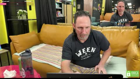 Snapshot of matchingtracksuits chatting on 03/04/25, 05:45 Jer and Kel online show from 03/04/25, 05:45