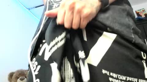 mateo_escobar online show from 10/16/25, 03:29