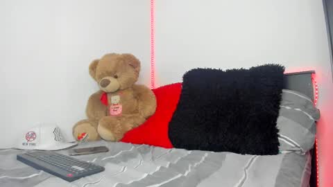 mateo_escobar online show from 10/19/25, 02:07