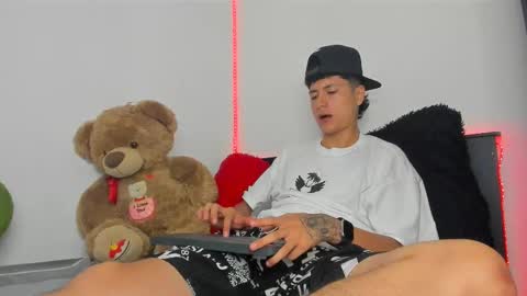 mateo_escobar online show from 10/25/25, 08:22