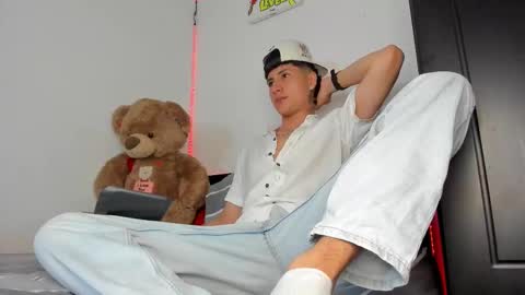 mateo_escobar online show from 11/13/25, 11:25