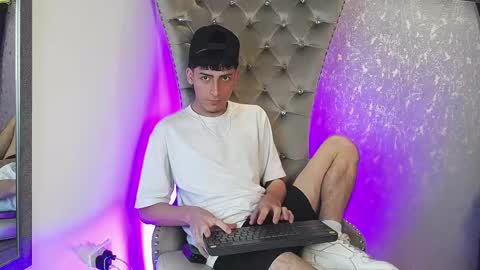 mateo mitchell online show from 10/15/25, 04:56