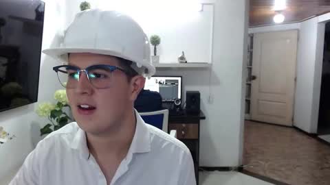 Snapshot of mateo_strong chatting on 01/15/26, 08:34 MATEO STRONG online show from 01/15/26, 08:34