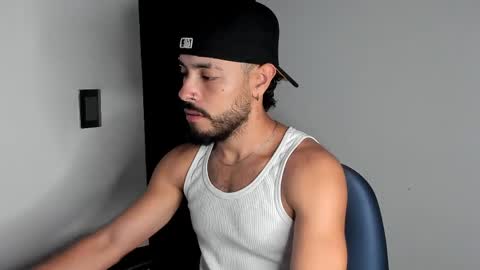 Snapshot of mateobaer_ chatting on 04/30/26, 03:24 Mateo Baer online show from 04/30/26, 03:24