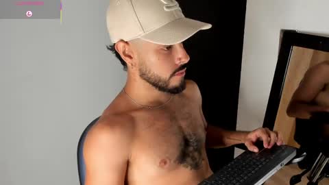 Snapshot of mateobaer_ chatting on 05/19/26, 07:58 Mateo Baer online show from 05/19/26, 07:58