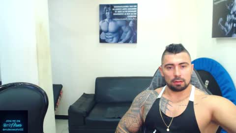 Snapshot of mateosexyhot22 chatting on 05/19/26, 05:19 Mateo online show from 05/19/26, 05:19