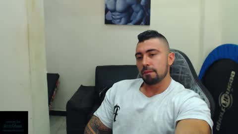 Snapshot of mateosexyhot22 chatting on 05/25/26, 05:41 Mateo online show from 05/25/26, 05:41