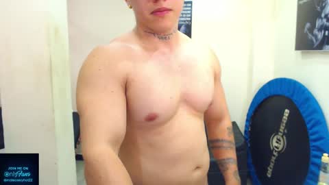 Snapshot of mateosexyhot22 chatting on 05/26/26, 10:06 Mateo online show from 05/26/26, 10:06