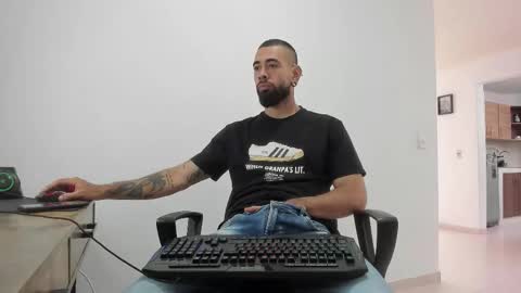 Snapshot of matheusbeard2 chatting on 11/27/25, 05:15 Matheus online show from 11/27/25, 05:15