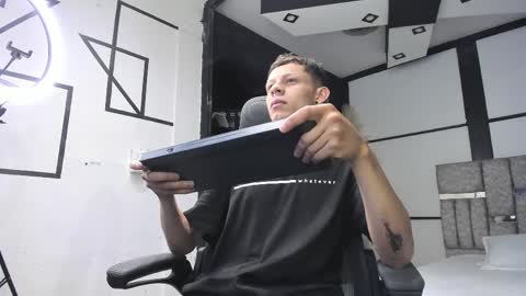 MathewSanz  online show from 04/04/26, 12:24