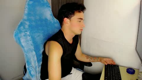 Snapshot of mathiass_twinkk_ chatting on 03/29/26, 05:46 MATHIAS online show from 03/29/26, 05:46