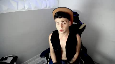 Snapshot of mathiass_twinkk_ chatting on 04/12/26, 04:50 MATHIAS online show from 04/12/26, 04:50